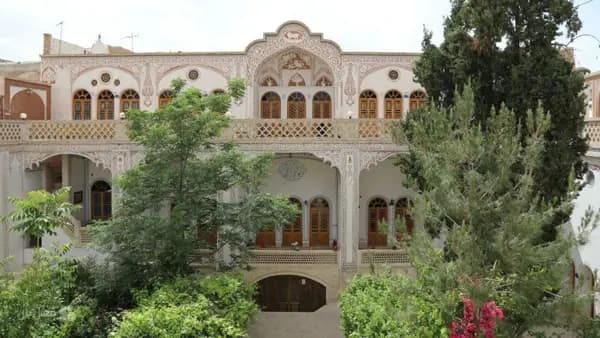 تصویر فضای داخلی اقامتگاه سنتی خادمی کاشان فضای داخلی اقامتگاه سنتی خادمی کاشان